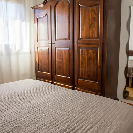 Gf Li Seddi Apartment *